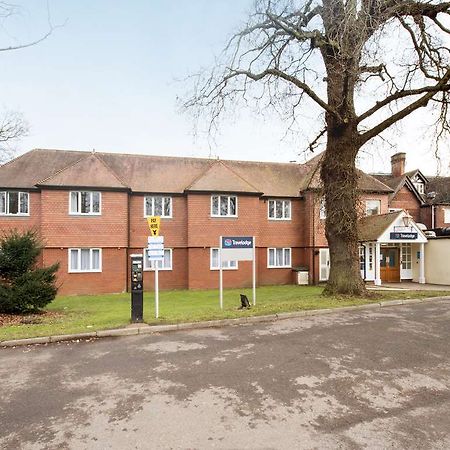 Travelodge Walton On Thames Esterno foto