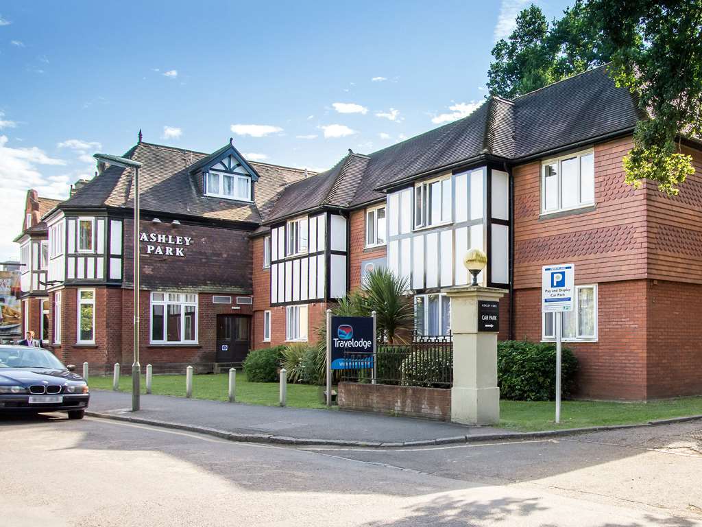 Travelodge Walton On Thames Esterno foto