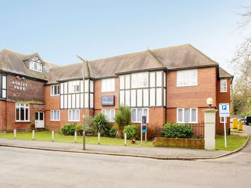Travelodge Walton On Thames Esterno foto